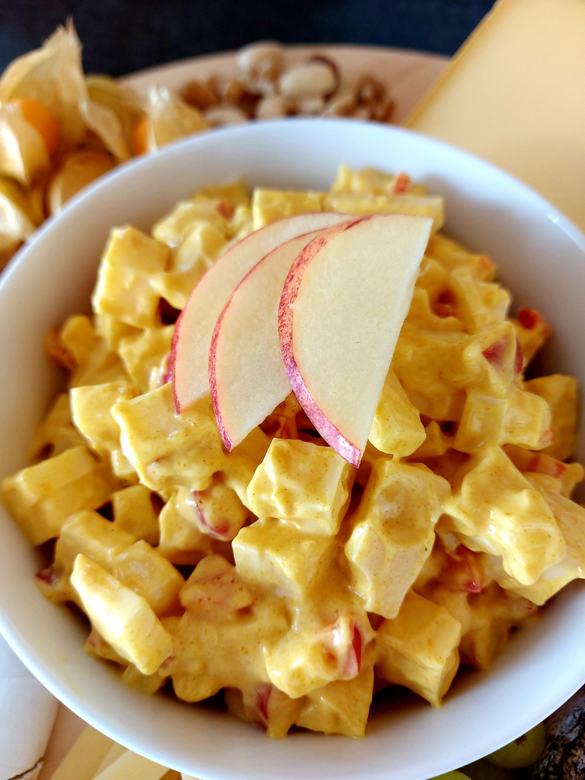 Käsesalat mit Paprika und Apfel - Schlemmerlein