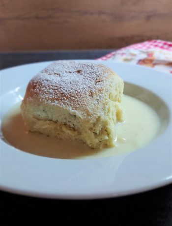 Powidlbuchteln mit Vanillesauce