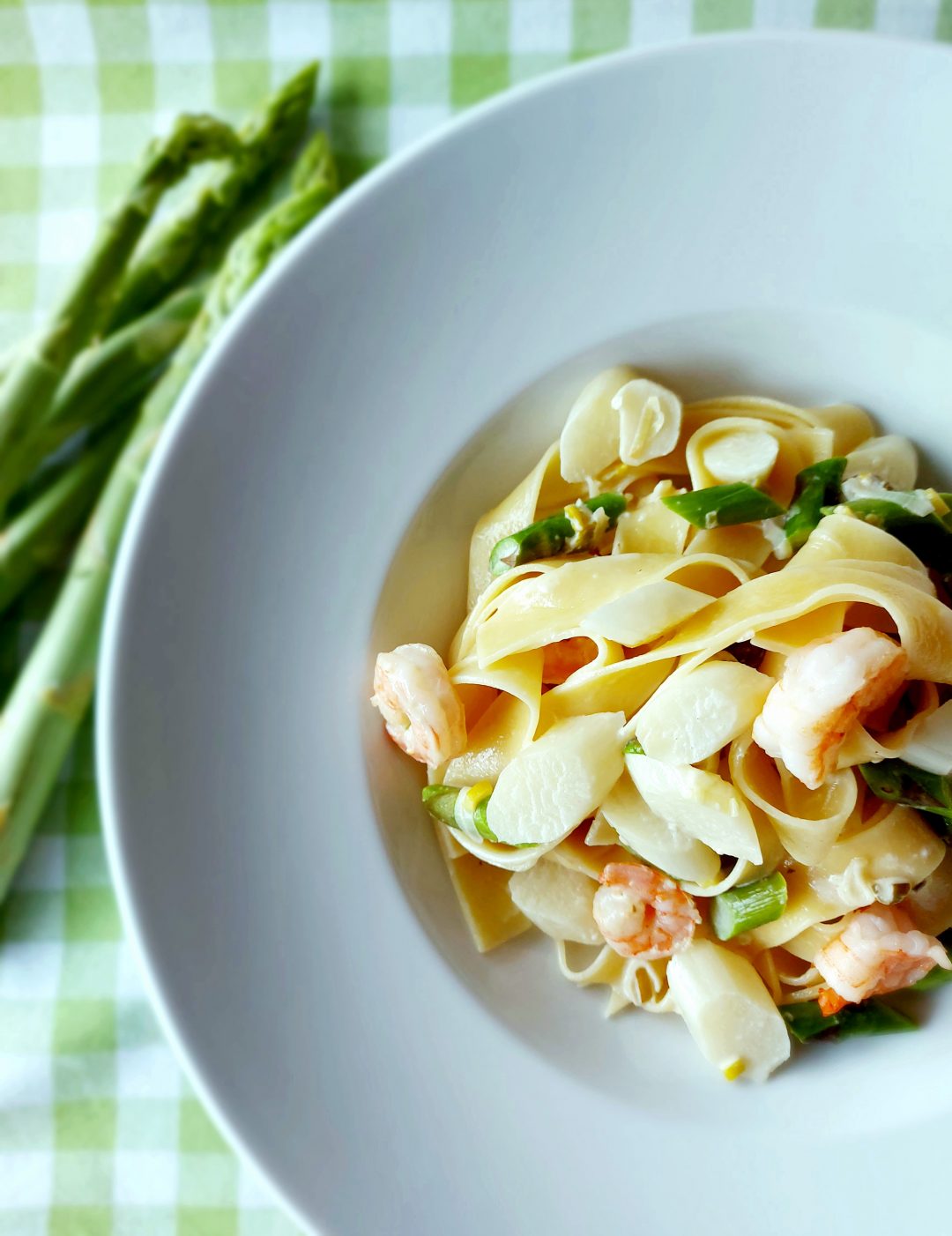 Spargel-Pasta mit Garnelen