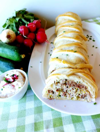 Zucchini-Hackfleisch-Strudel