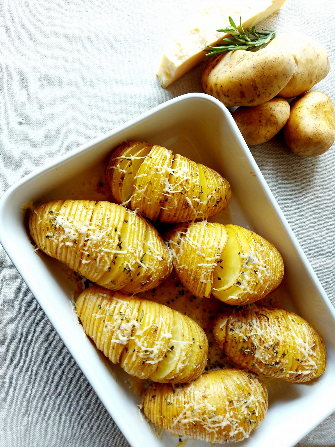 Fächerkartoffeln mit Rosmarin und Parmesan - Schlemmerlein