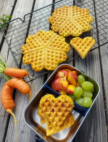 Herzhafte Dinkel-Waffeln mit Karotten und Schinken