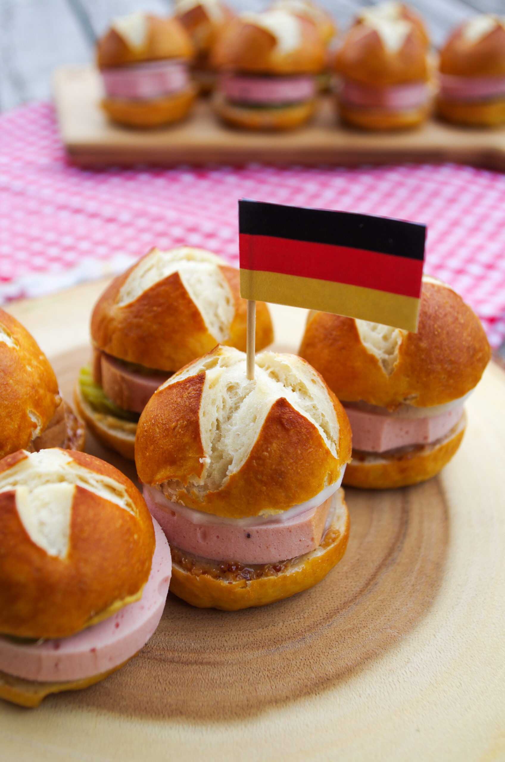 Laugenminis mit Leberkäse1