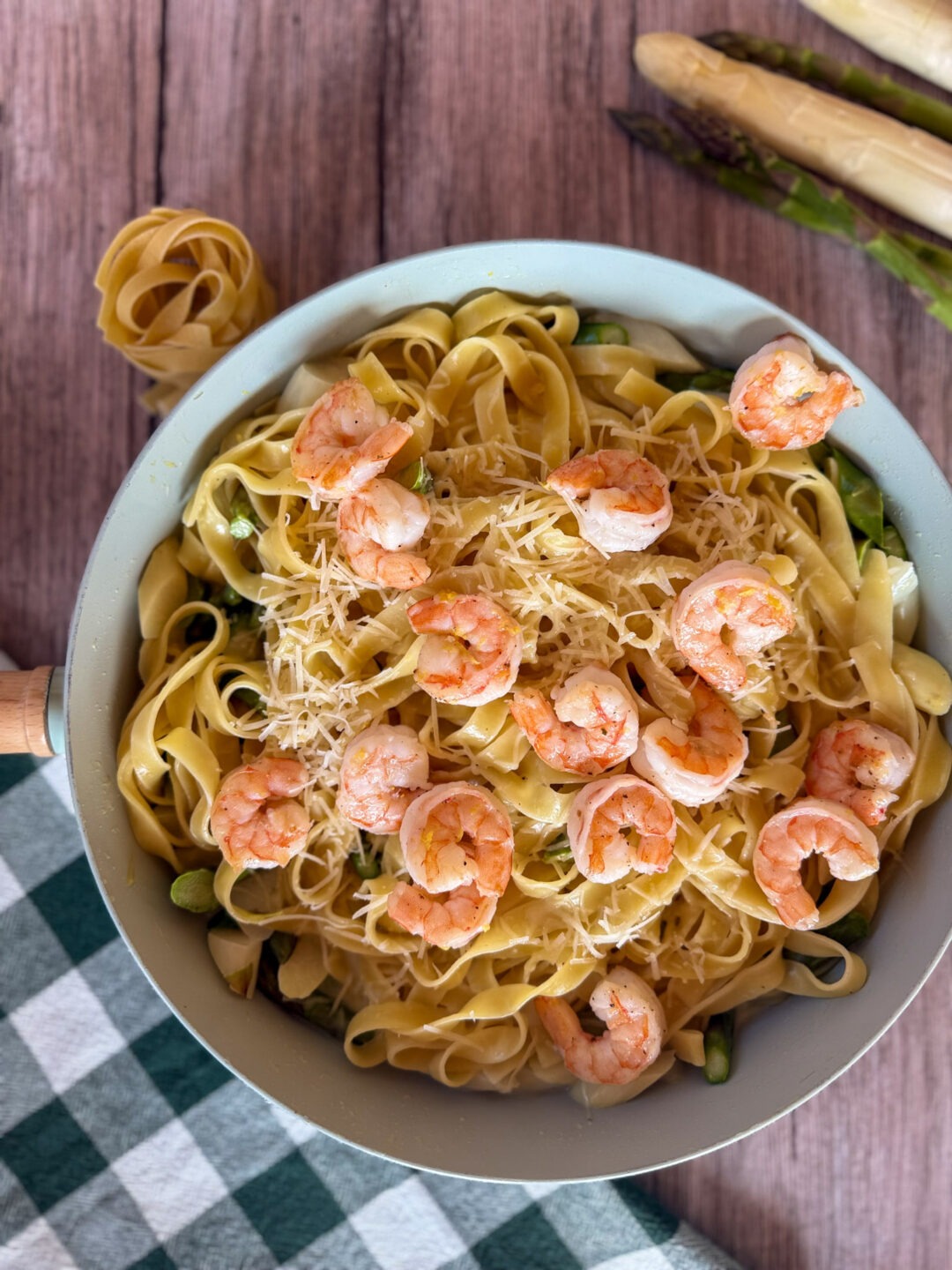Onepot Spargelnudeln mit Garnelen