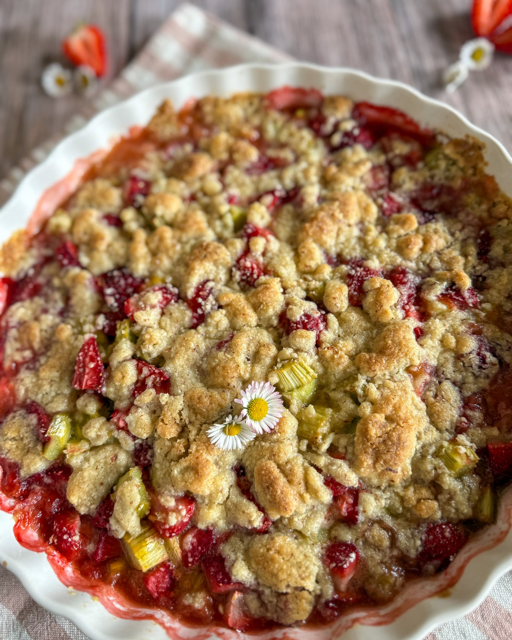 Rhabarber-Erdbeer Crumble