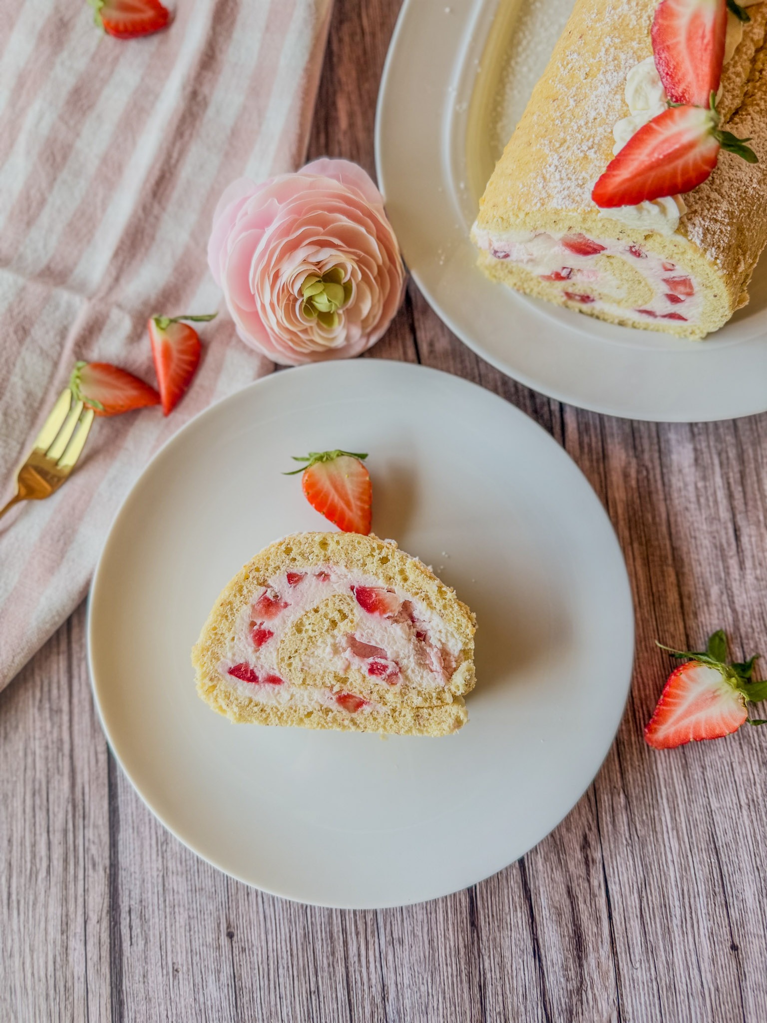 Glutenfreie Erdbeerroulade