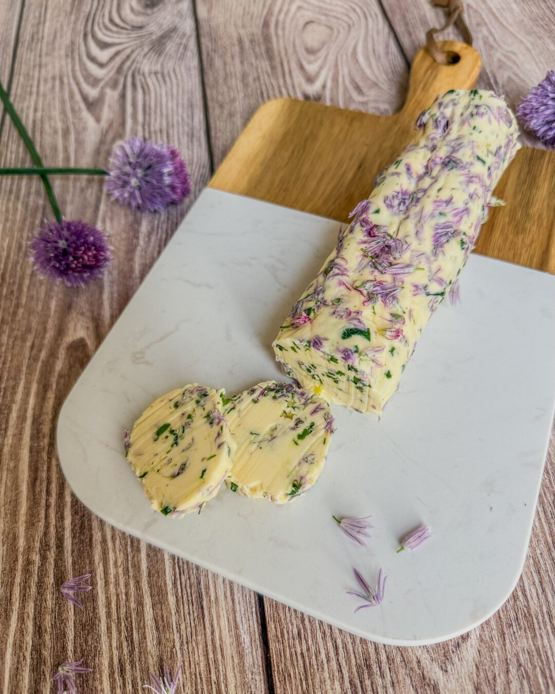Schnittlauchblütenbutter