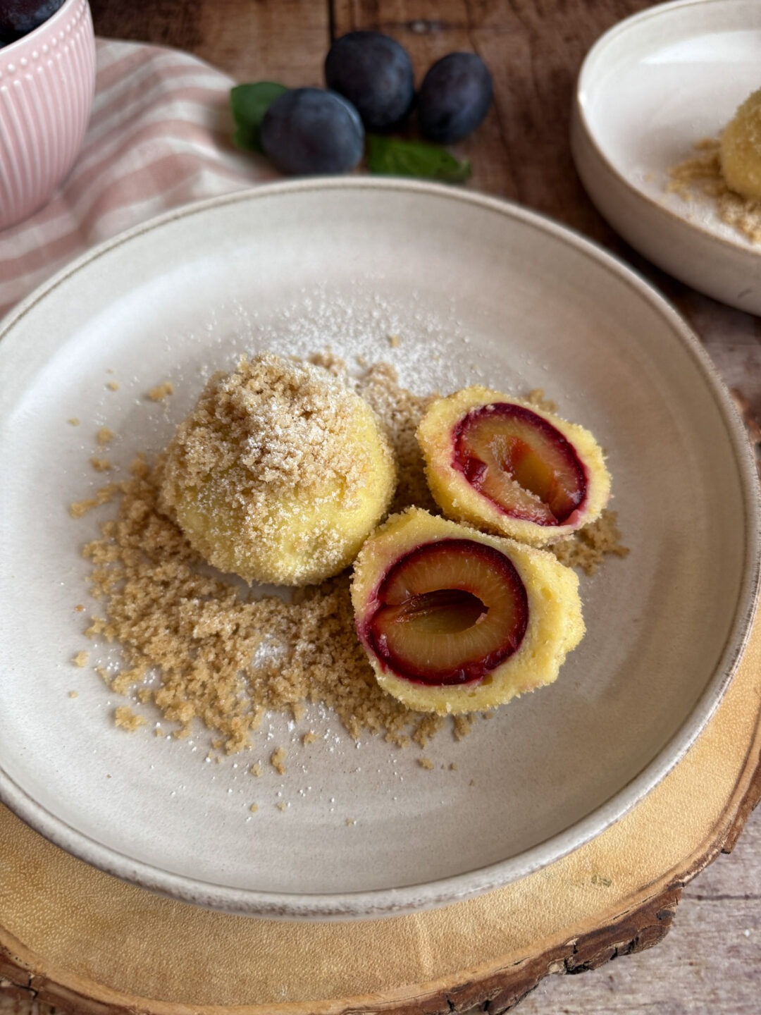 Zwetschkenknödel mit Kartoffelteig
