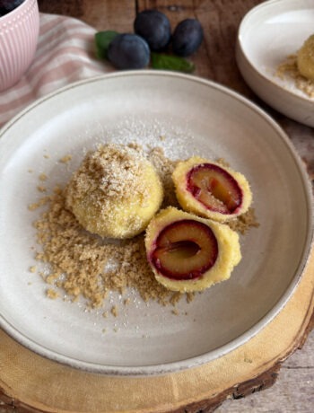 Zwetschkenknödel mit Kartoffelteig
